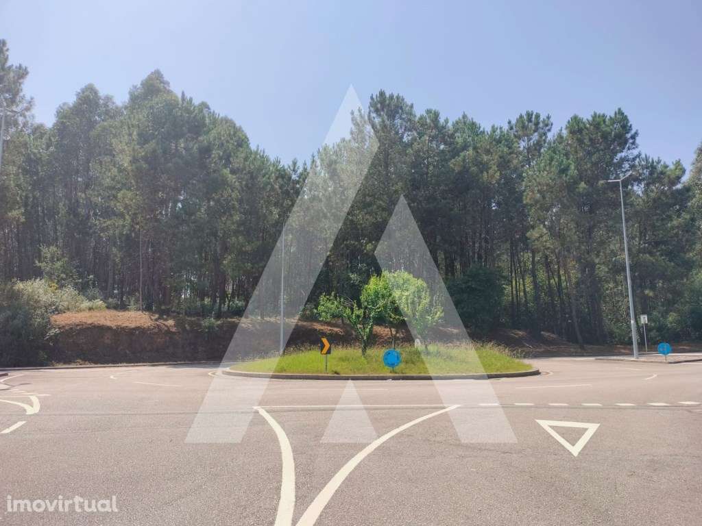 Terreno com possibilidade de construção em São João da Madeira - Grande imagem: 5/14