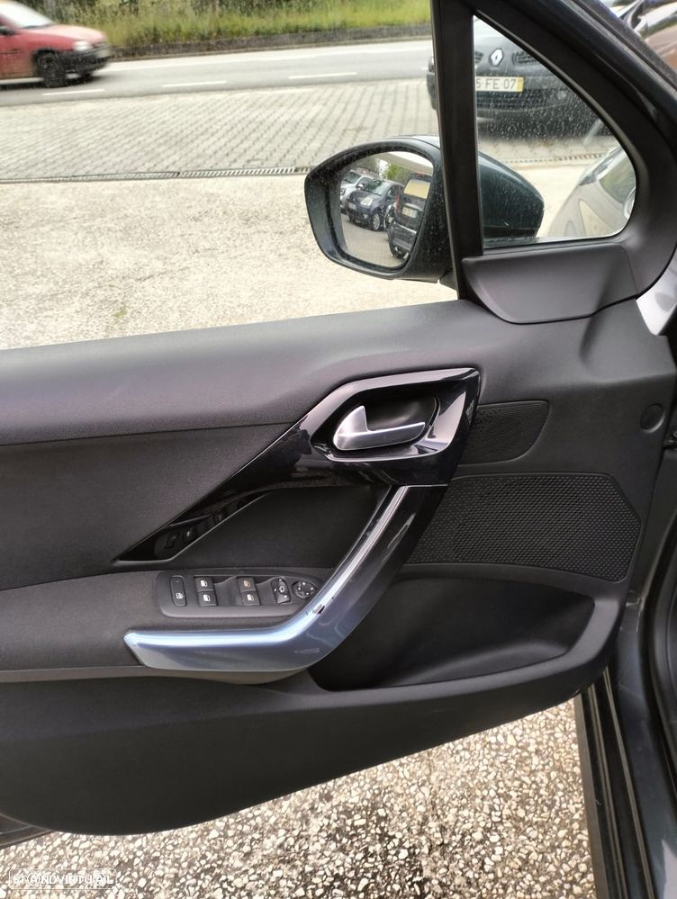 Peugeot 208 1.2 VTi Allure - 8