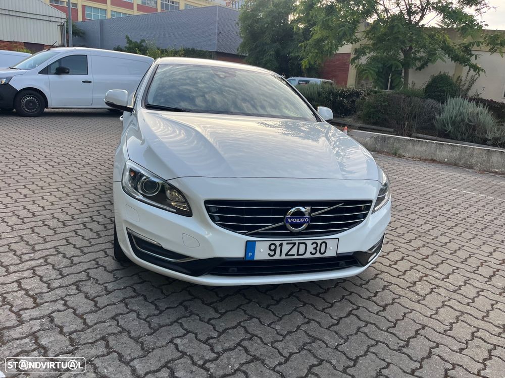 Volvo V60 D6 Plug-In-Hybrid AWD Geartronic Pure Limited - 4