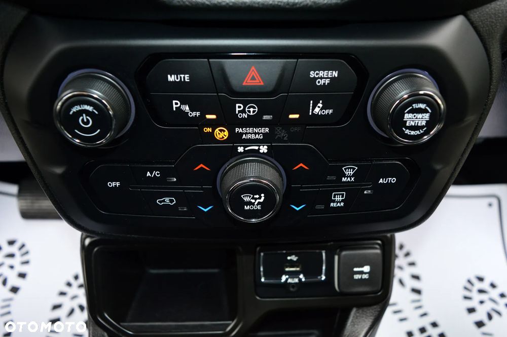 Jeep Renegade - 32