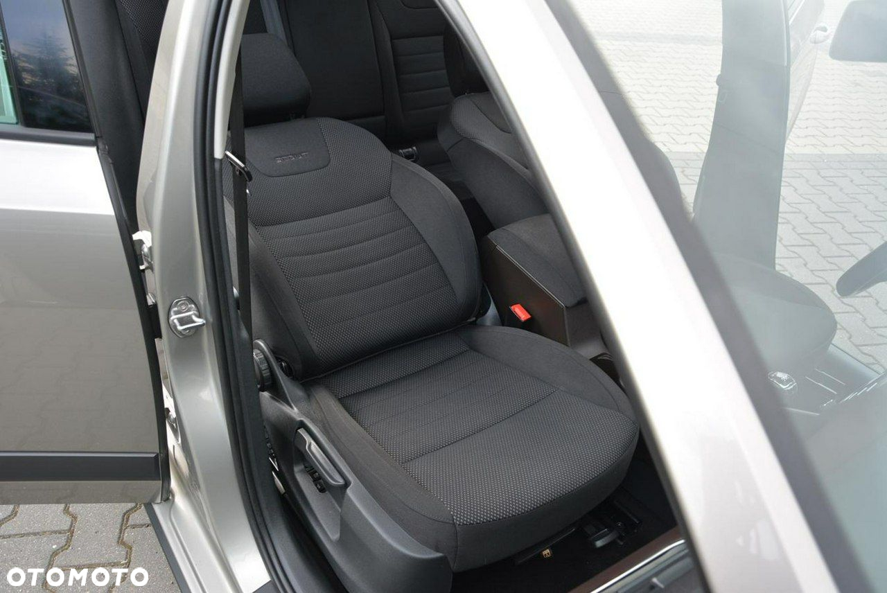 Skoda Octavia Combi 2.0 TDI 4x4 DSG Scout - 18
