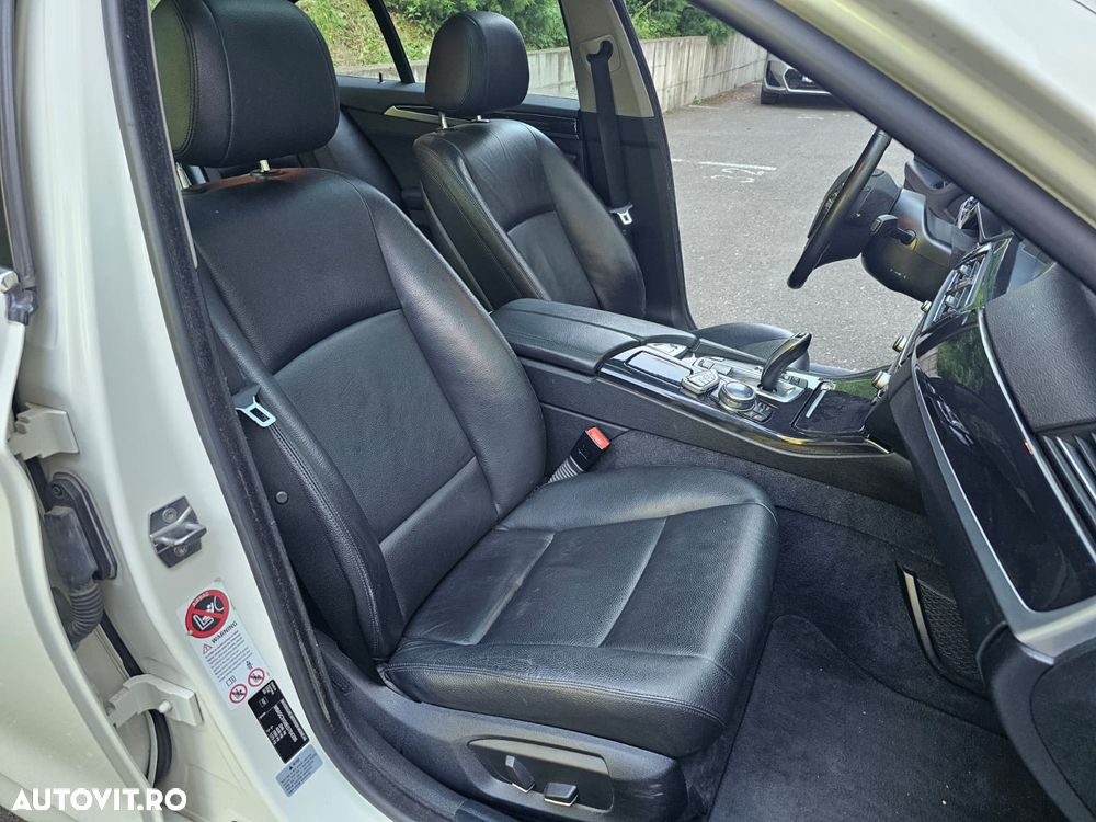 BMW Seria 5 520d Aut. Luxury Line - 12