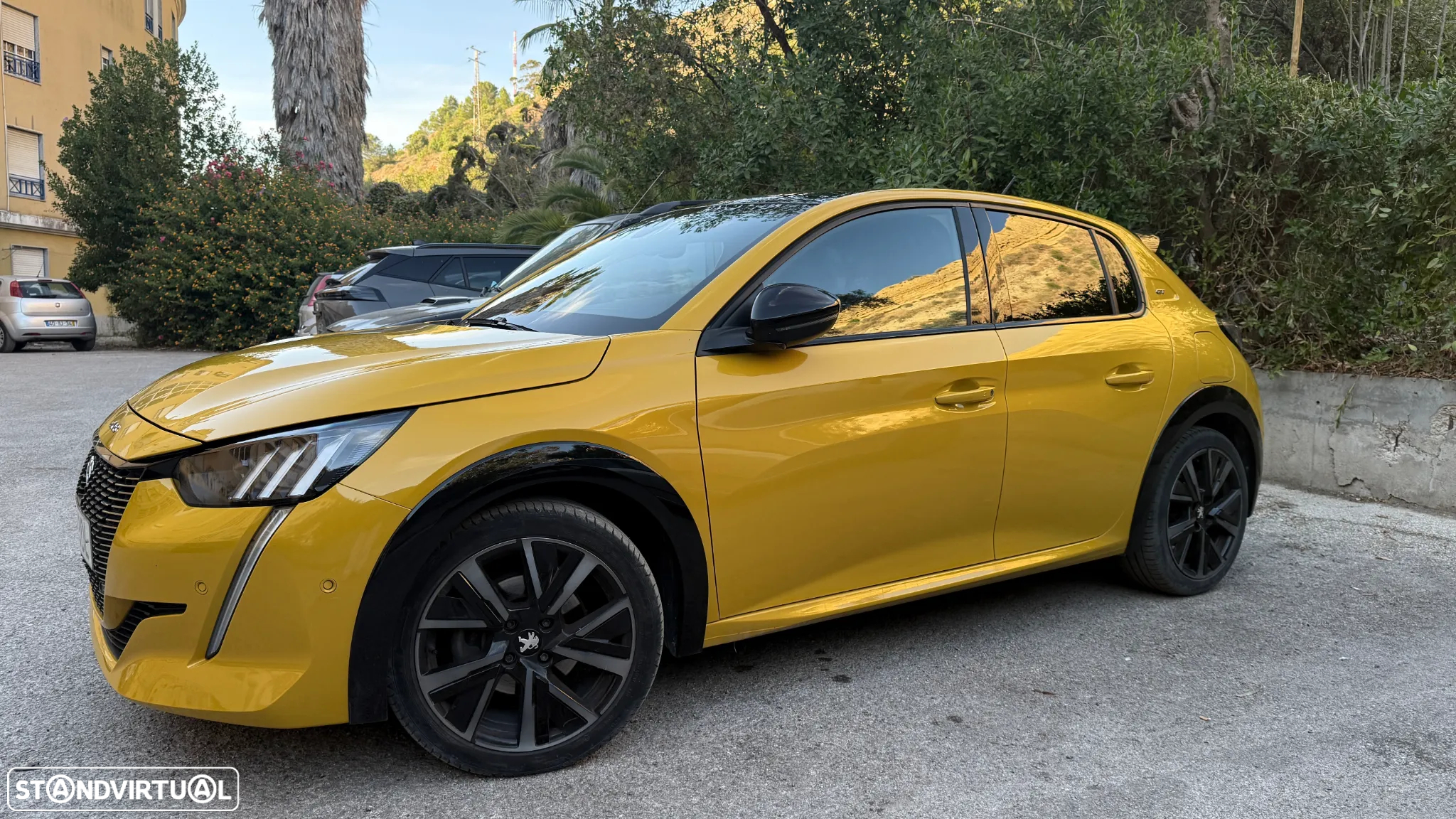 Peugeot 208 1.2 PureTech GT EAT8 - 5
