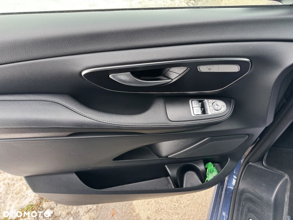 Mercedes-Benz Klasa V 300 d extralang 4Matic 9G-TRONIC Avantgarde Edition Edition 2023 - 31