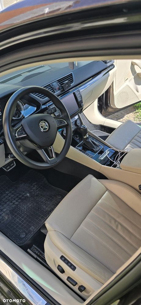 Skoda Superb 2.0 TDI 4x4 L&K DSG - 10