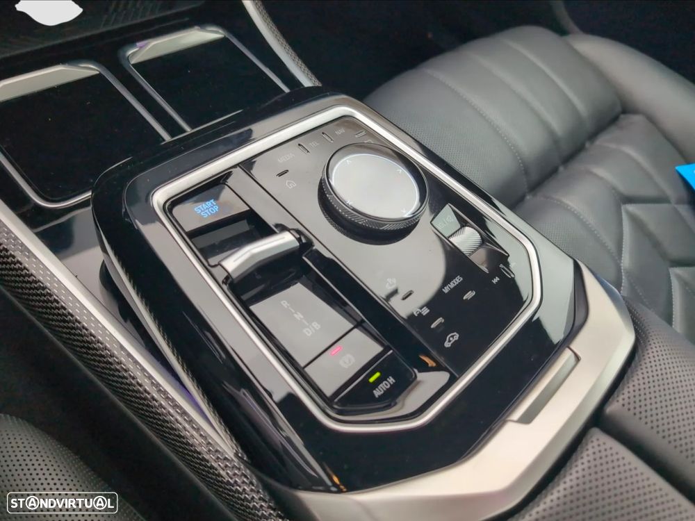 BMW i7 - 13