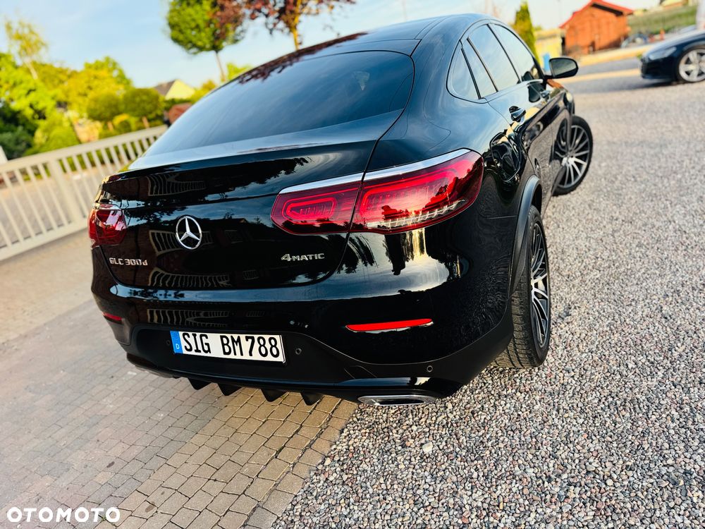 Mercedes-Benz GLC 300 d 4Matic 9G-TRONIC AMG Line Plus - 33