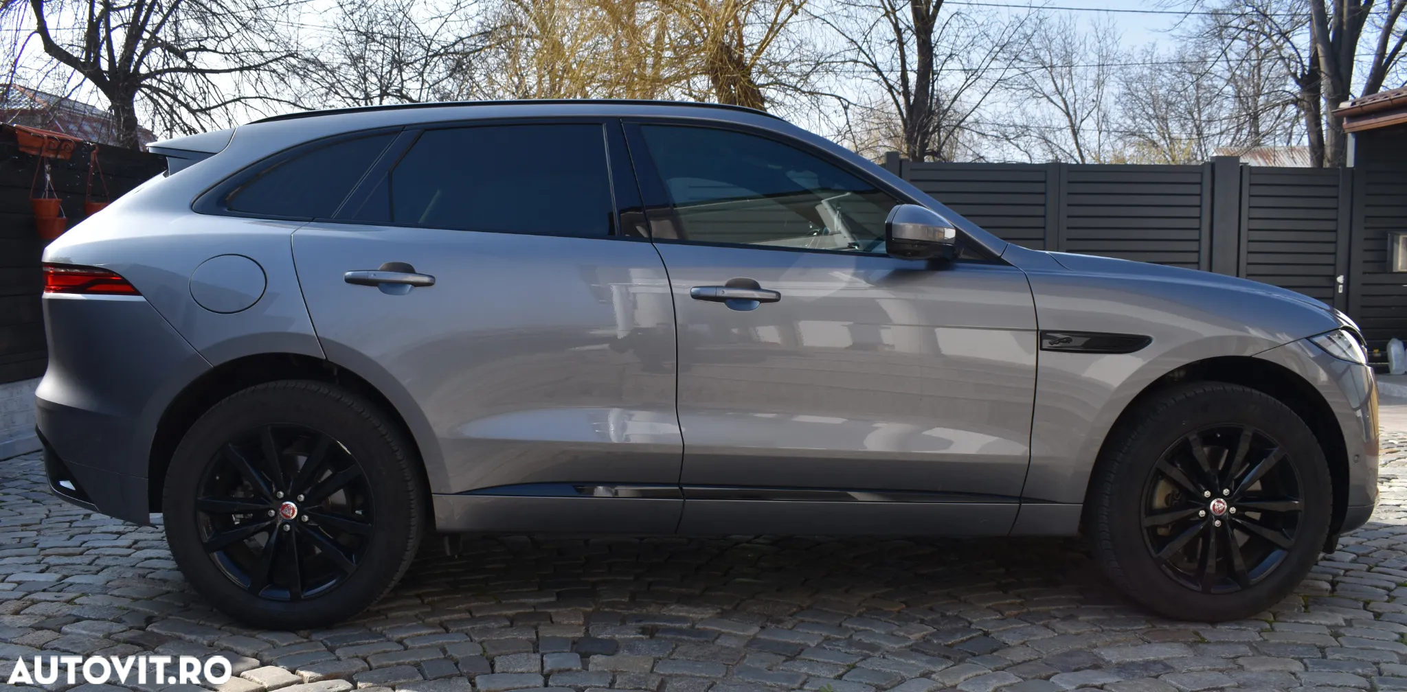 Jaguar F-Pace P400e AWD R-Dynamic SE - 4