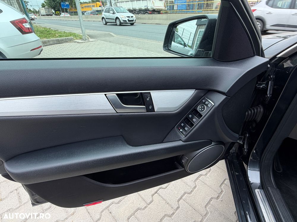 Mercedes-Benz C - 25