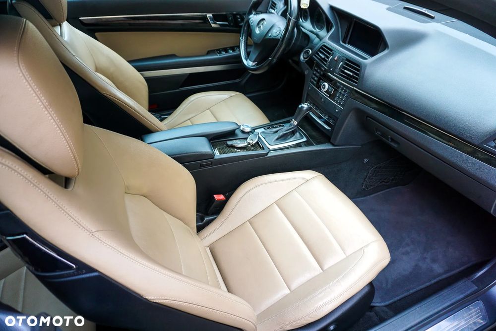 Mercedes-Benz Klasa E 250 BlueEFFICIENCY 7G-TRONIC Avantgarde - 34