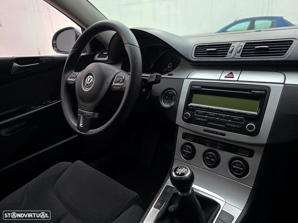 VW Passat Variant 1.6 TDI Confortline BlueMotion - 44