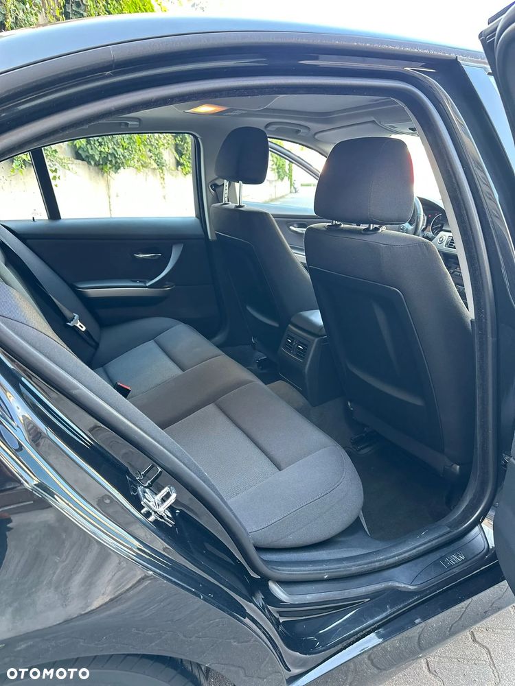 BMW Seria 3 320i - 25