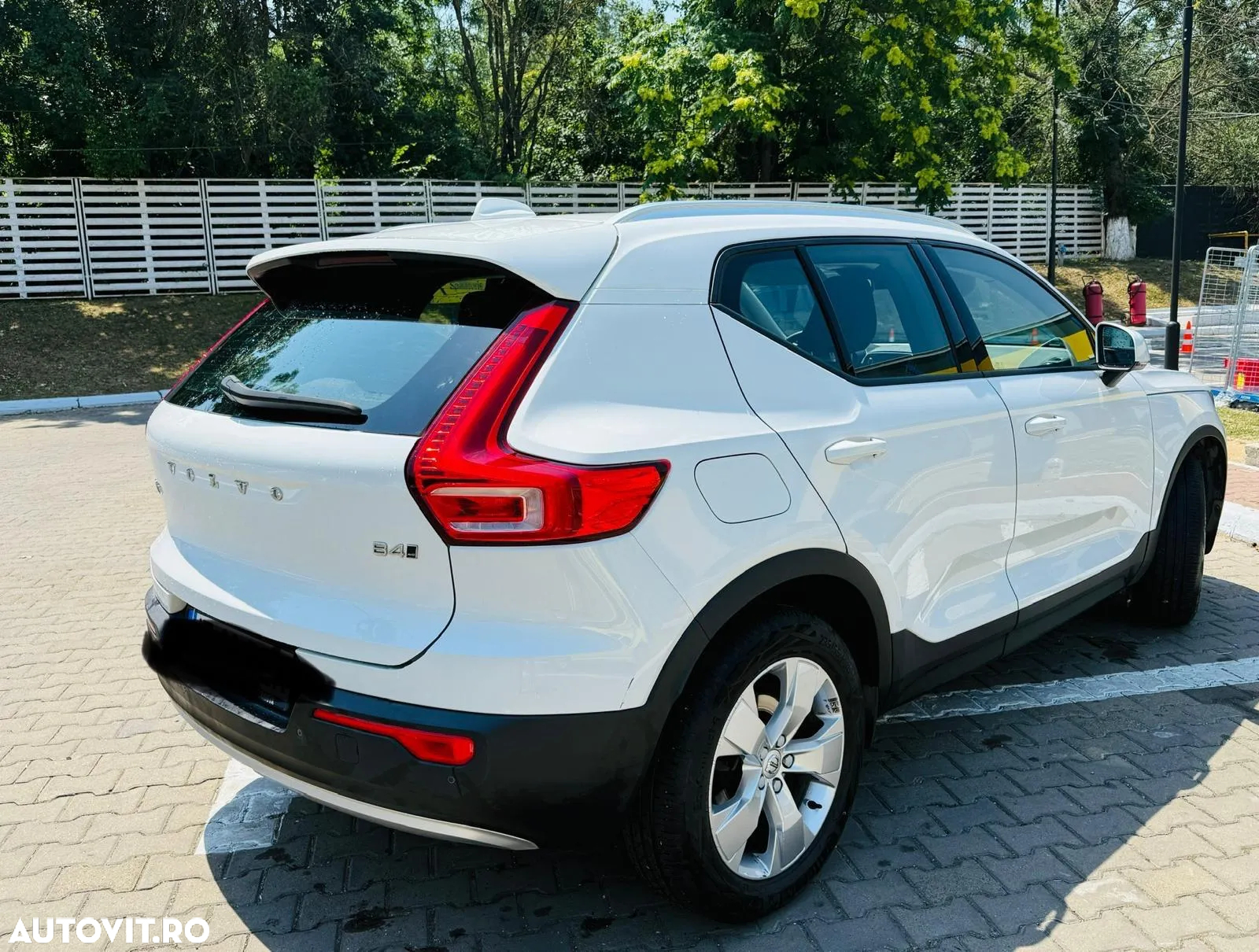 Volvo XC 40 B4 AT8 AWD Mild Hybrid Momentum Pro - 3