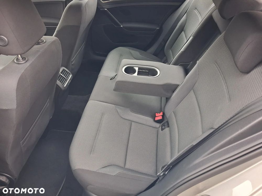 Volkswagen Golf - 8