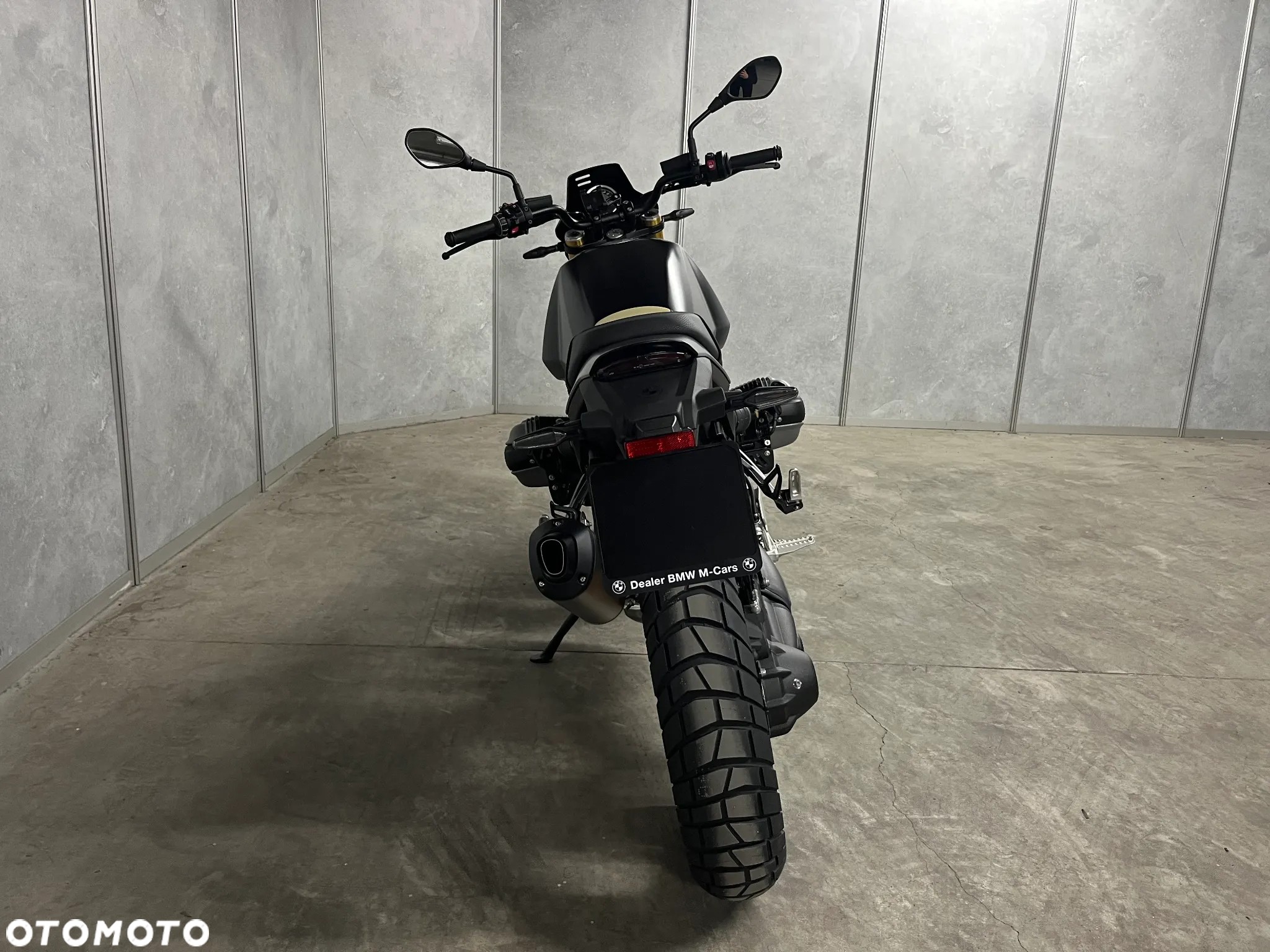 BMW R - 8