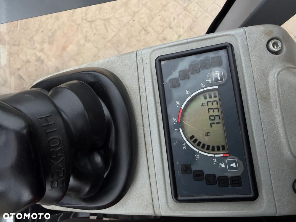 Wacker Neuson ET16 Minikoparka Koparka 2 tony. 793mtg JAK NOWA 2018 rok z Gospodarstwa Norweskiego 793 mtg. IGŁA! Rozsuwane hydraulicznie gąsienice. Dodatkowe sekcje Hydrauliczne. Silnik Yanmar 3 cyl. Aktualna DEKRA BMWT. Po serwisach! Ani deka luzów i wycieków. OKAZJA TANIO. Zadbana maszyna. 2 łyżki. Nie różni się od nówki sztuki z salonu!! Wielka Okazja. Fabryczny lakier na podzespołach! - 3