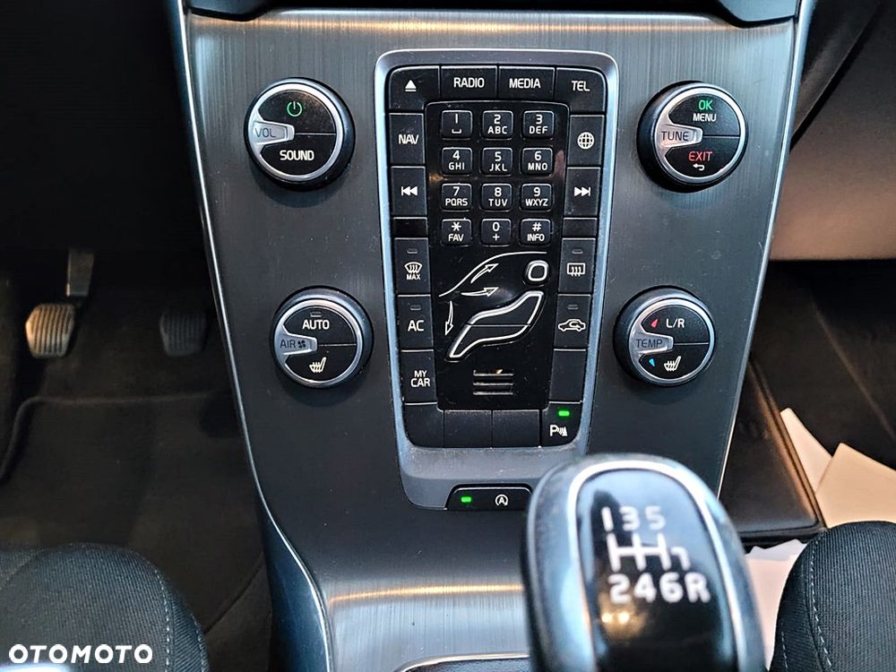 Volvo V40 T2 Momentum - 19