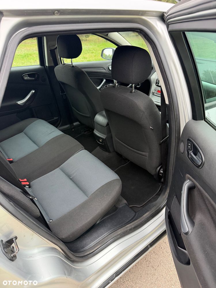 Ford Mondeo 1.8 TDCi Ambiente - 16