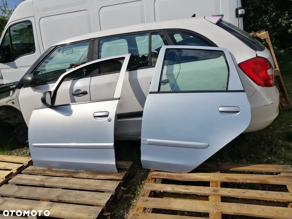 Mitsubishi Colt VI Z30 2002-2012r. drzwi maska błotniki zderzak kod lakieru 21H