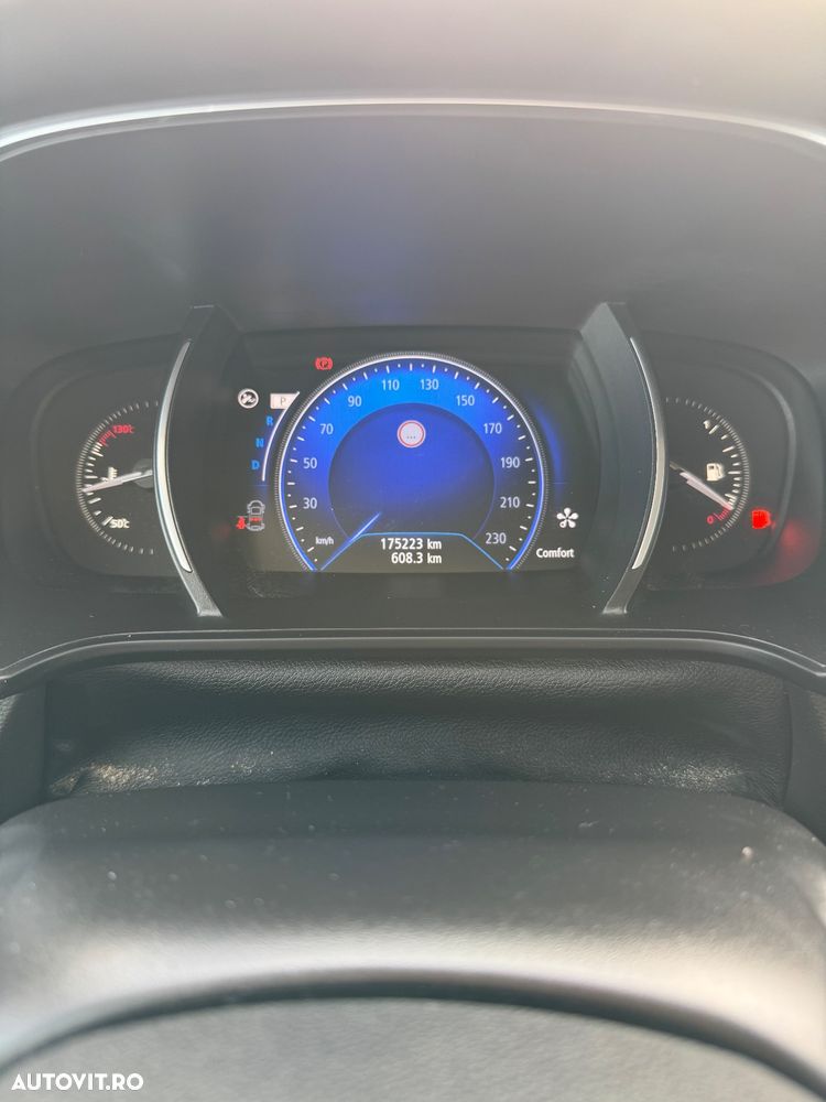 Renault Megane Grandtour TCe 130 EDC Bose Edition - 16