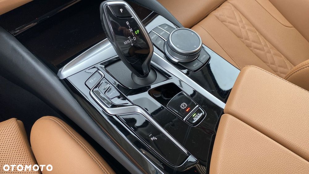 BMW Seria 5 520d xDrive - 18
