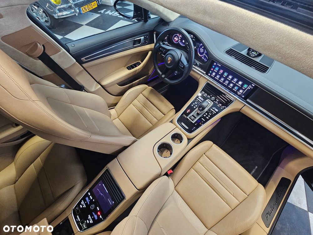 Porsche Panamera - 32