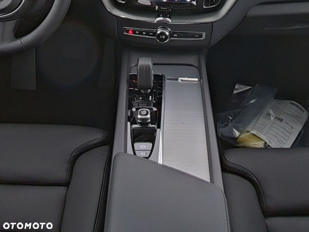 Volvo XC 60 B5 B AWD Ultra Dark - 6