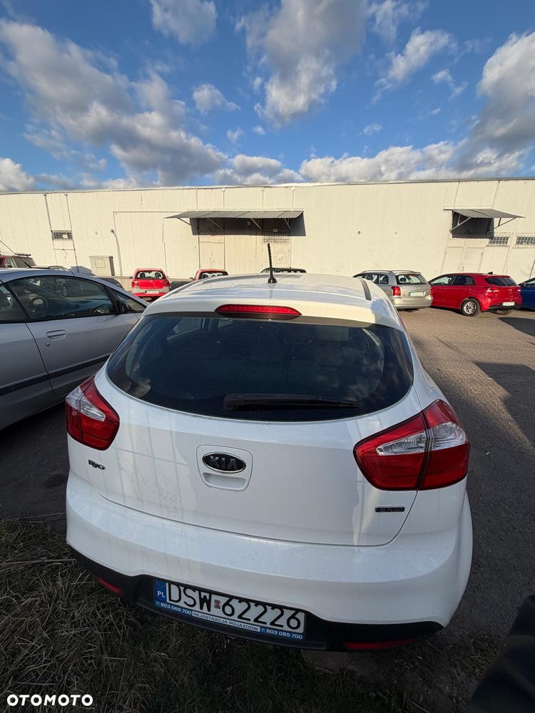 Kia Rio - 4