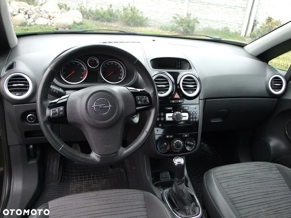 Opel Corsa 1.2 16V Cosmo - 10