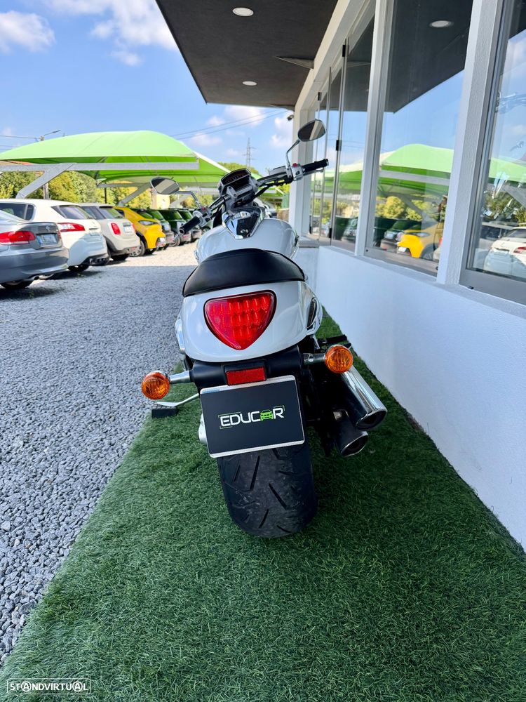 Suzuki Intruder M1800 R - 16