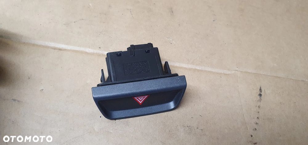 Przełącznik włącznik świateł awaryjnych Kia Sportage III 93790-3U010 - 4