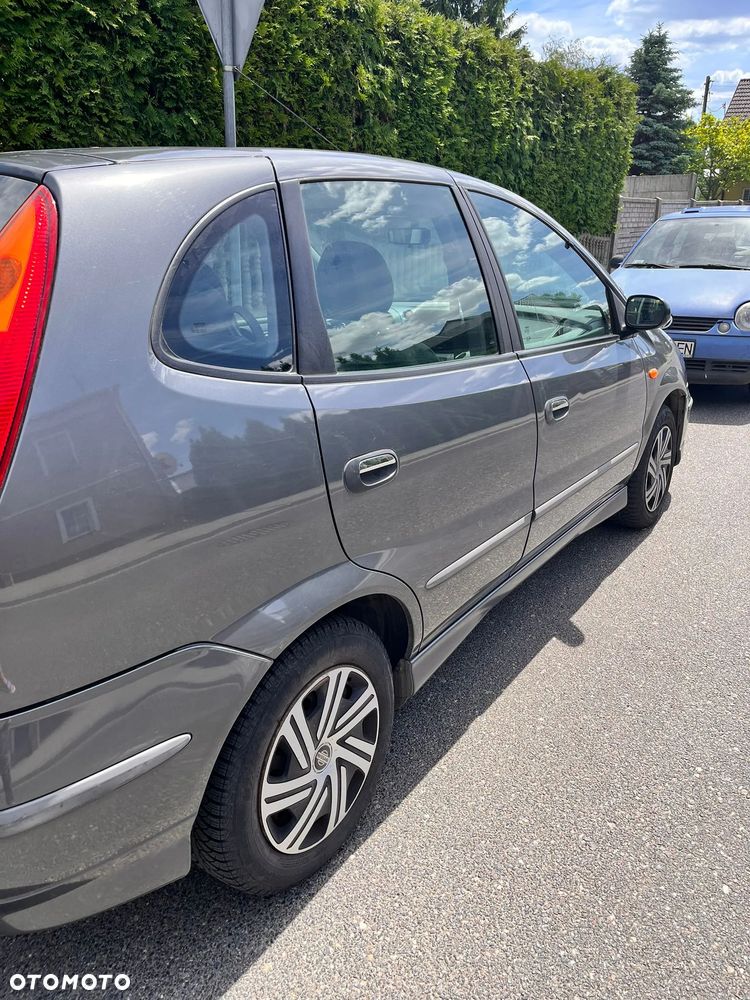 Nissan Almera Tino - 2