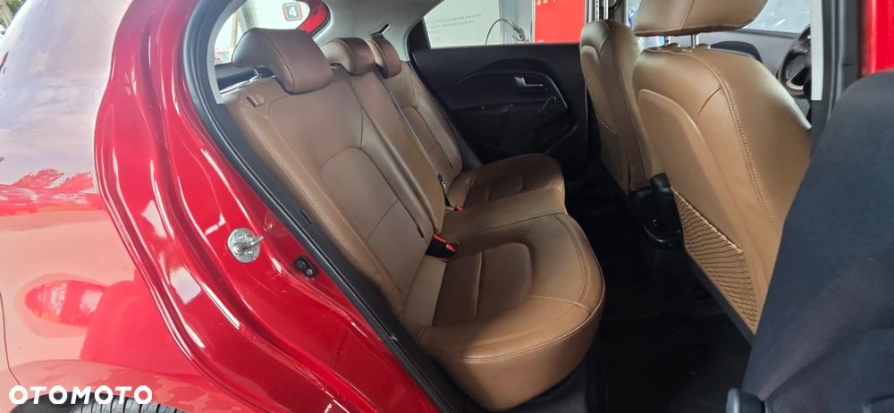 Kia Rio 1.2 Fifa World Cup Edition - 35