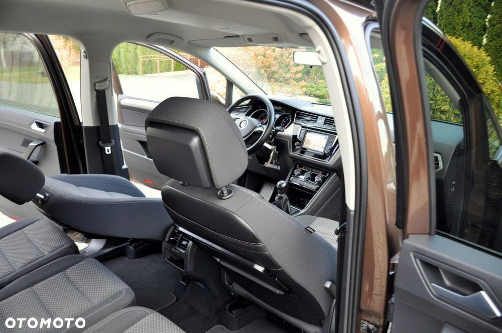 Volkswagen Touran - 24