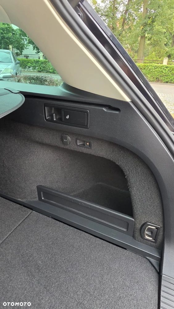 Volkswagen Passat 2.0 TDI (BlueMotion Technology) Highline - 36