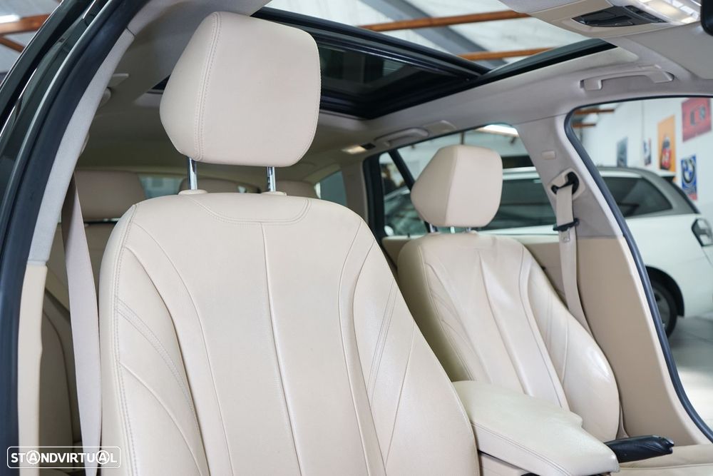 BMW 320 d Line Luxury - 43