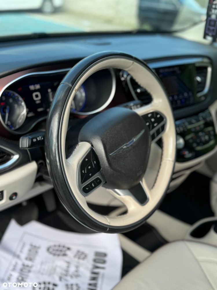 Chrysler Pacifica - 32