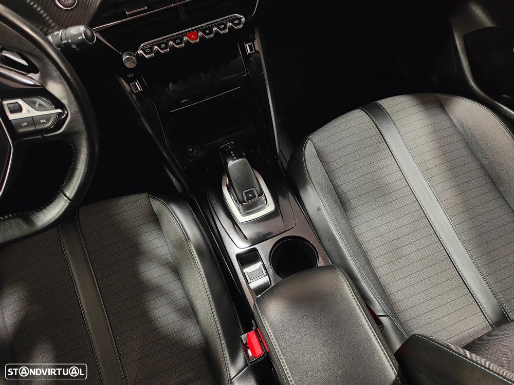 Peugeot 208 1.2 PureTech Allure EAT8 - 45