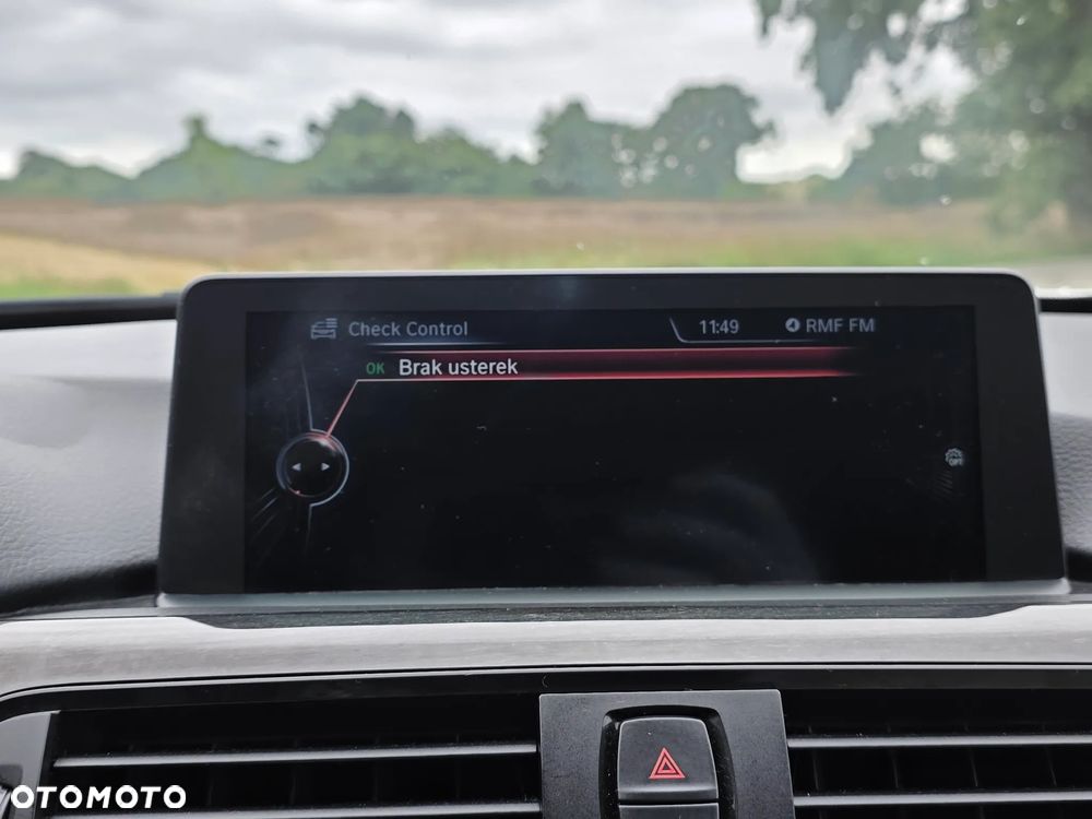 BMW Seria 3 320d Touring Luxury Line - 33