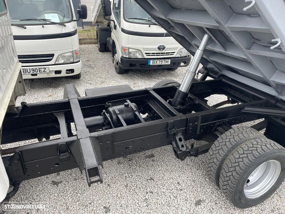 Toyota Dyna 250 2.5D-4D Cab. Dupla c/Báscula - 22