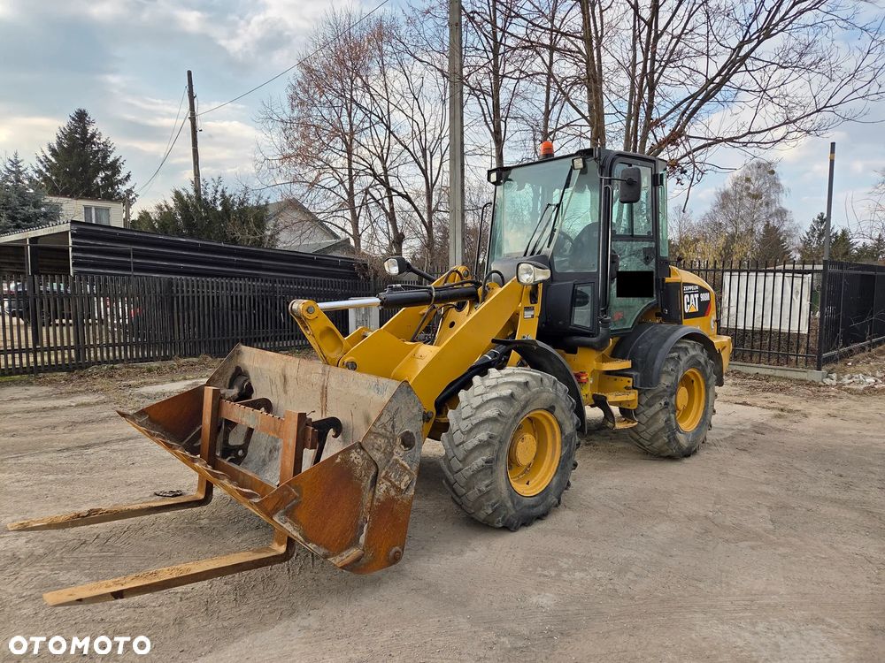 Caterpillar 908M - 1