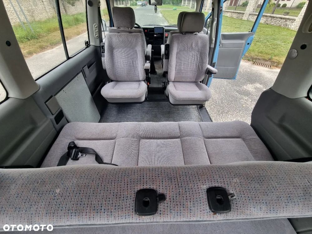 Volkswagen Multivan - 23