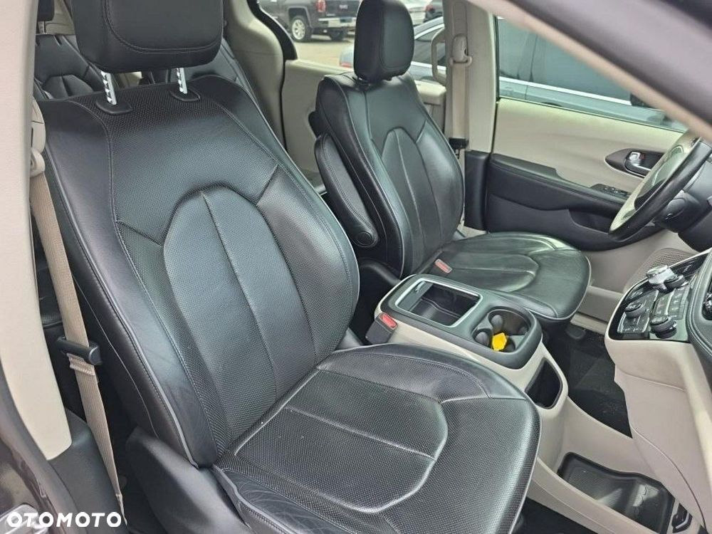 Chrysler Pacifica - 8