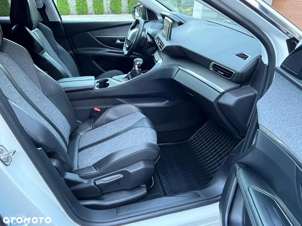 Peugeot 3008 1.2 PureTech Allure S&S - 32