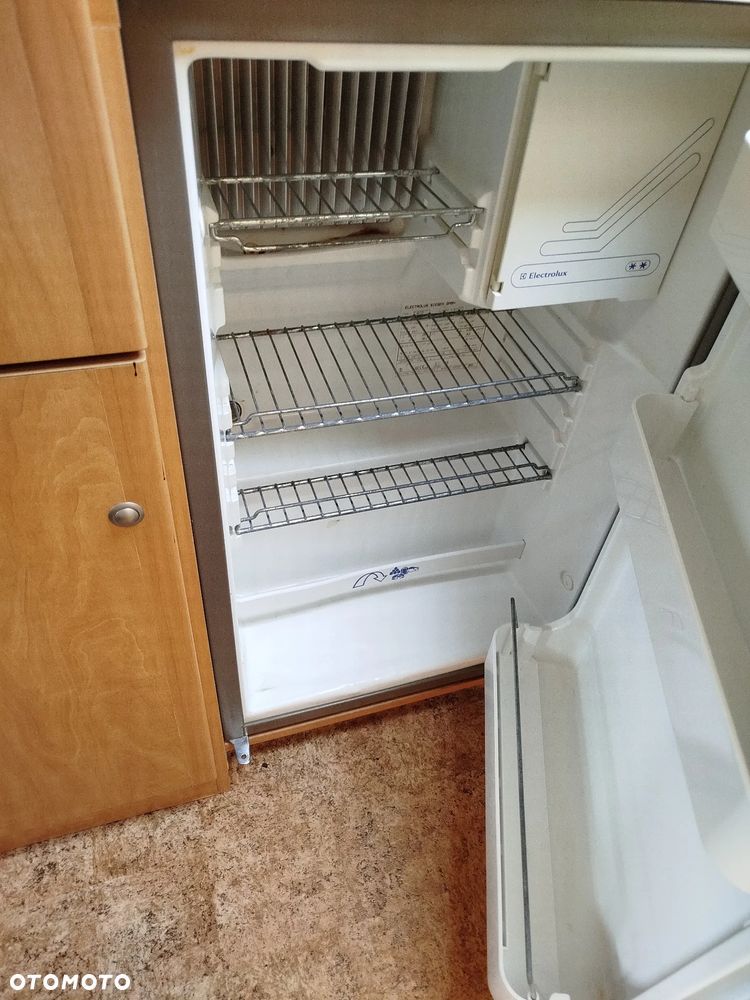 Burstner 4664 - 12