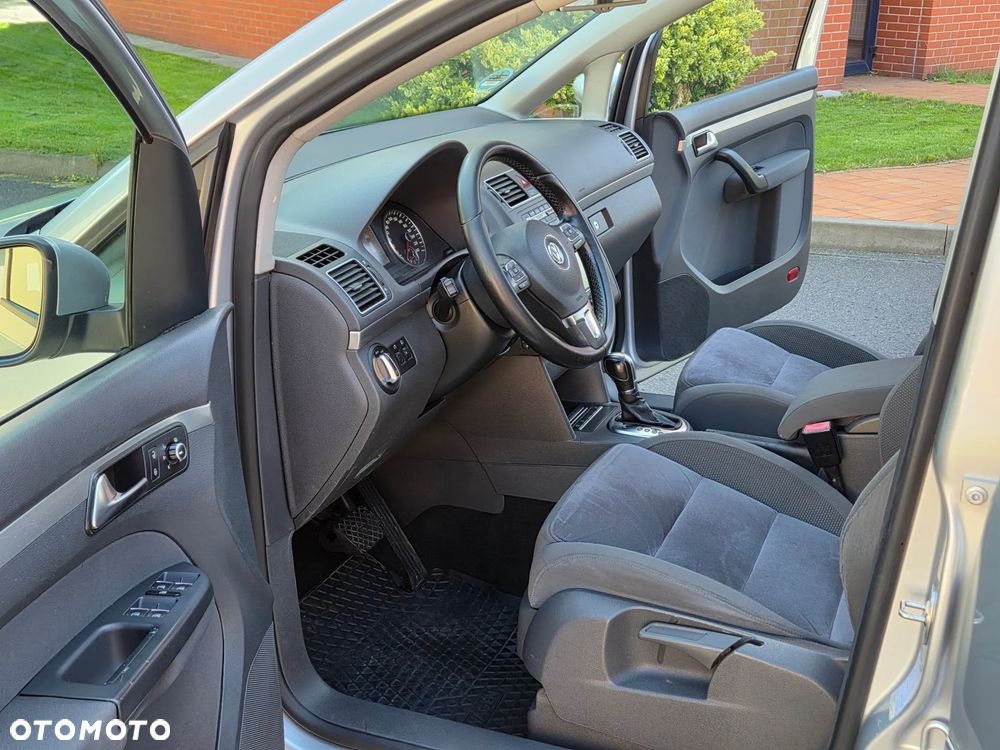 Volkswagen Touran 1.6 TDI DPF BlueMotion Technology DSG Highline - 29