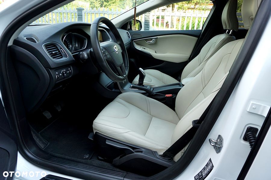 Volvo V40 D2 Summum - 22