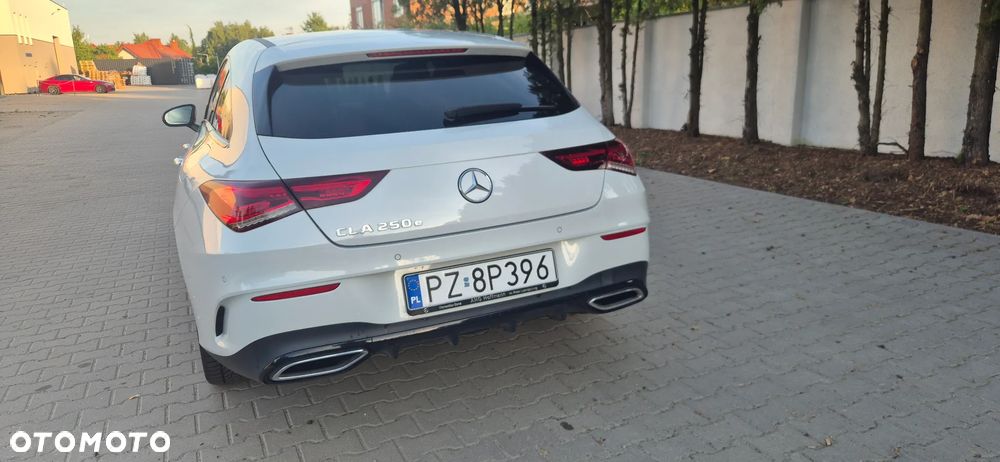 Mercedes-Benz CLA 250 e 8G-DCT AMG Line - 3