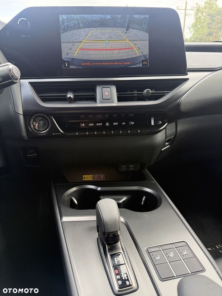 Lexus UX 300h F Sport Design - 13