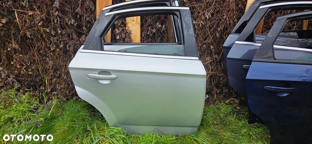 Drzwi kompletne tylne prawe Ford Mondeo Mk4 HTB 58 (bez malowania) - 1